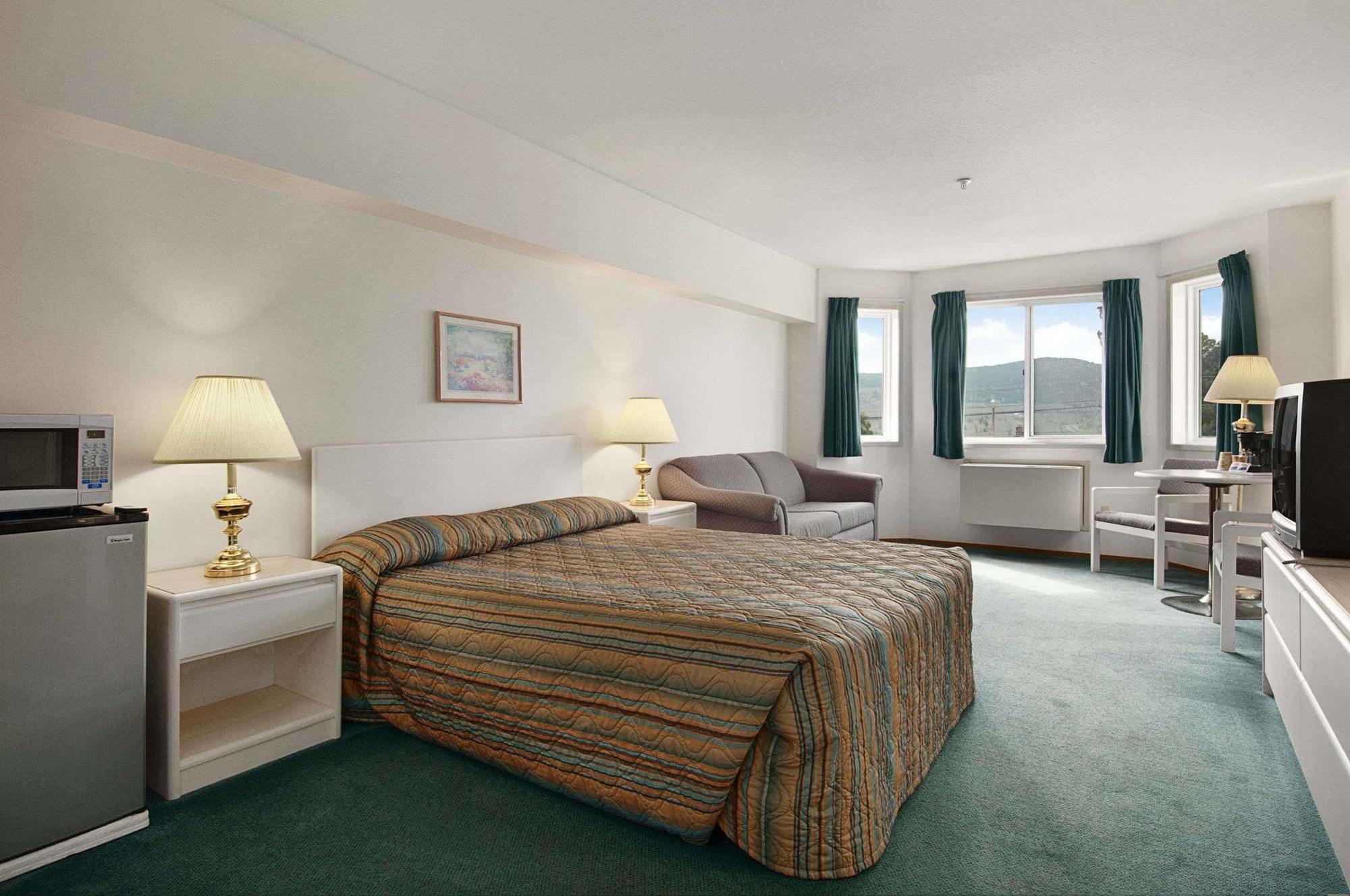 George Mountain View Hotel & Resto Меррітт Екстер'єр фото